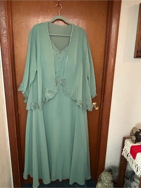 Embroidered Lace-Trim Sage Green Long Sleeve Women’s Dress